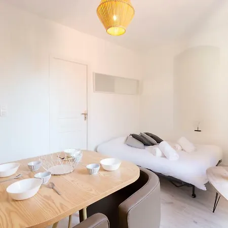 Charming One Bedrooms Renovated In Apartamento Cannes