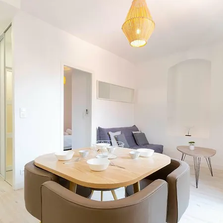 Charming One Bedrooms Renovated In Apartamento